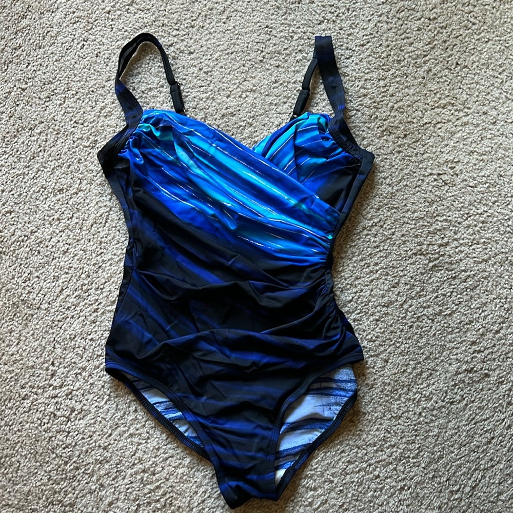 One piece swimsuit with underwire